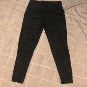 NWOT BLK Faux Suede Legging Pleated Knee